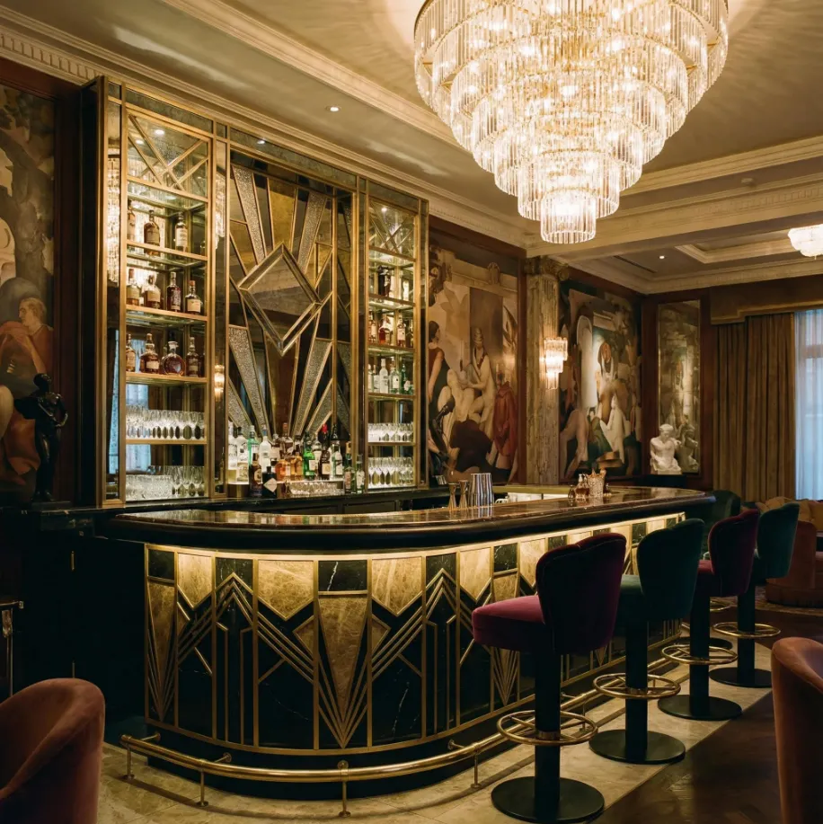 강남쩜오 바 - 프리미엄 주류와 고급스러운 바 카운터