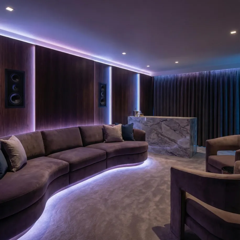 강남쩜오 분위기 - LED 조명과 프리미엄 음향시스템